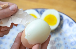 Зачем добавлять соду при варке яиц: хитрость, о которой знают не все