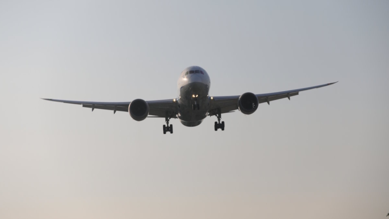 Неизвестный самолет из США пересек воздушную границу России