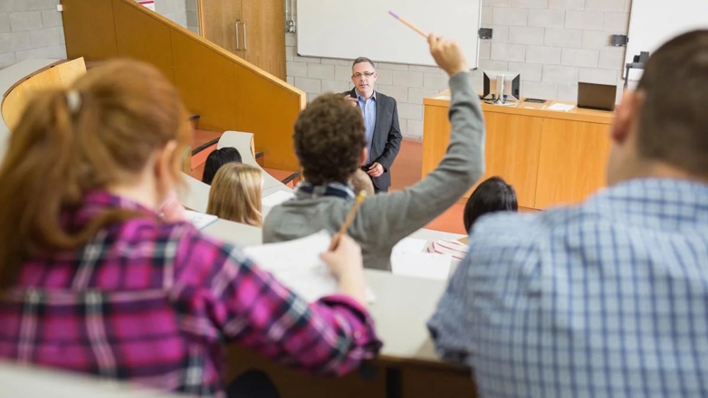 В российских вузах сократили 47 тысяч платных мест: каких направлений обучения это коснулось