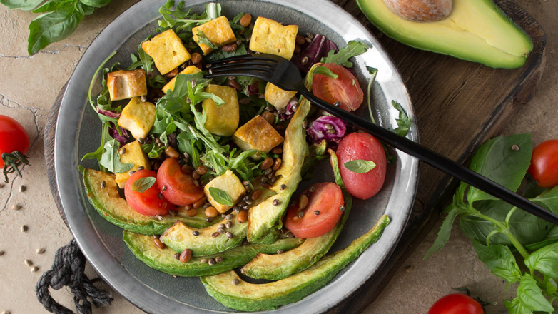 В пост делаю салат с тофу и авокадо: домашние готовы есть его каждый день и всегда просят добавки