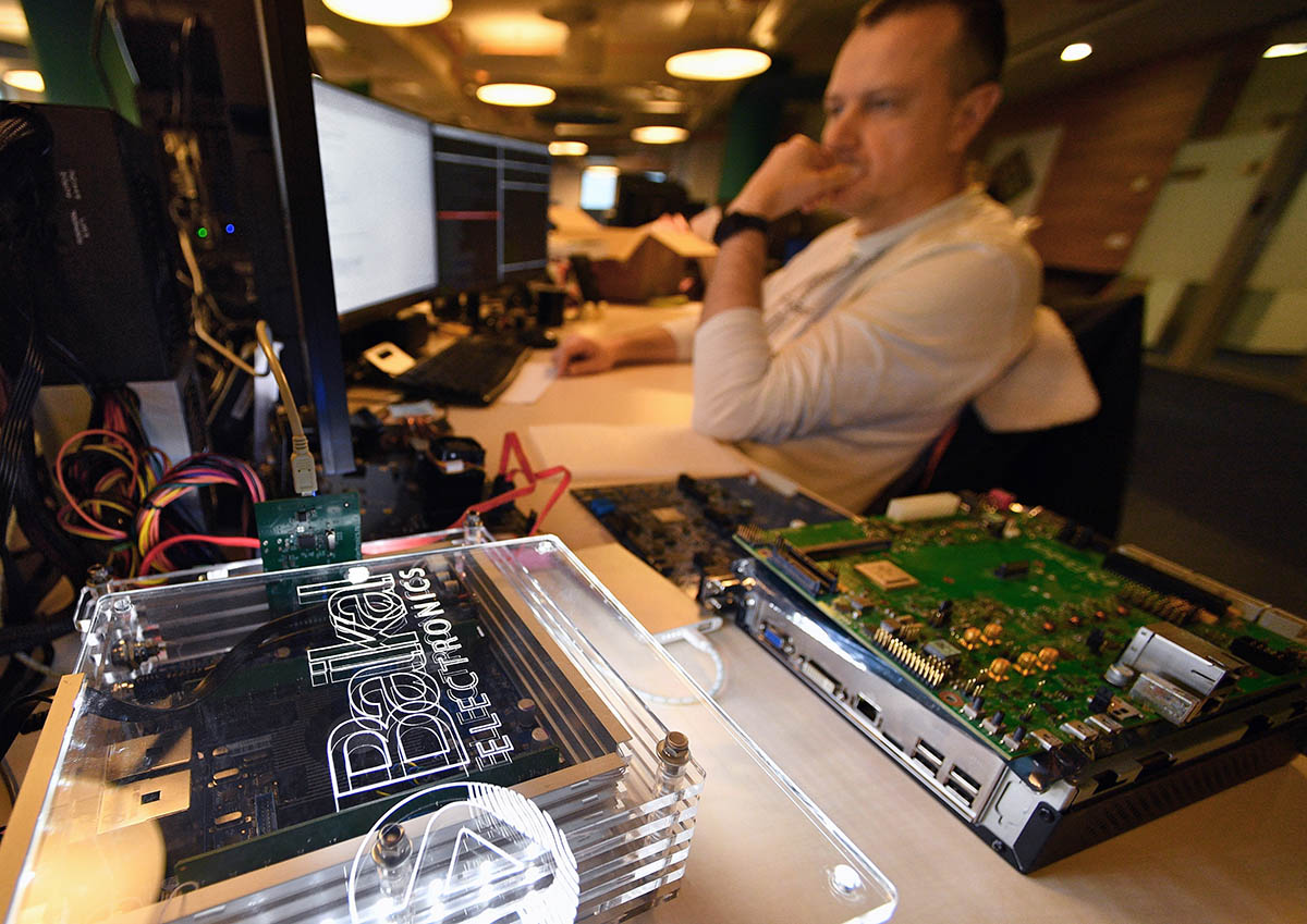 Работа офиса компании "Байкал Электроникс"