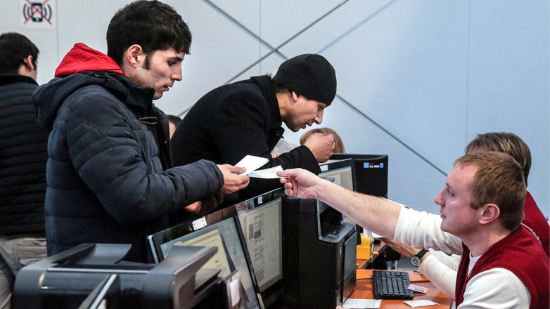 Совокупное давление: чем обернется ужесточение контроля за доходами трудовых мигрантов