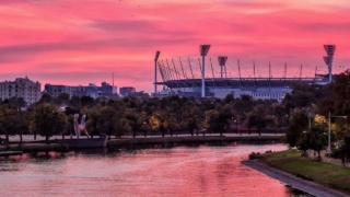 Небо и реки окрасились в Австралии из-за циклона