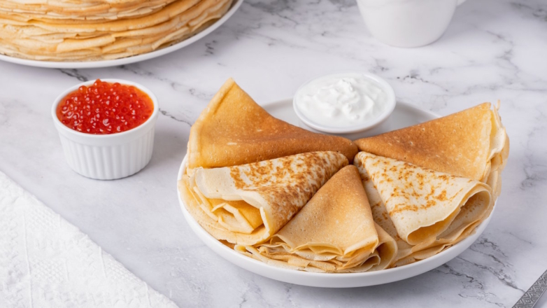 Добавила в тесто ложку этого ингредиента – даже тонкие блины больше не рвутся и не прилипают к сковороде