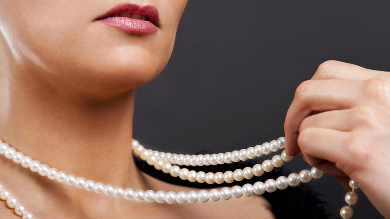 Как украшения могут прибавить лишние годы: 4 ошибки в выборе аксессуаров, которые старят