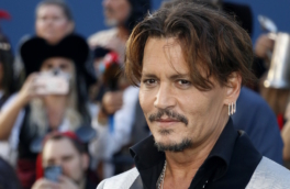 Секретный проект в обычном пабе: Джонни Депп тайно снимается в британской глуши