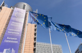 ЕК объяснила задержку кредита Украине и статус отказа от нефти РФ