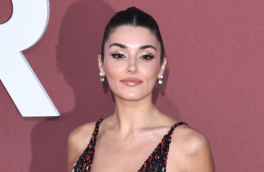 В Турции выдали ордер на арест звезды сериала "Постучись в мою дверь" Ханде Эрчел