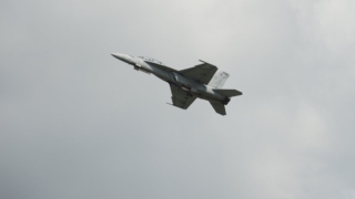 Истребитель F-18 ВВС США сбили иранские ополченцы, утверждают в КСИР