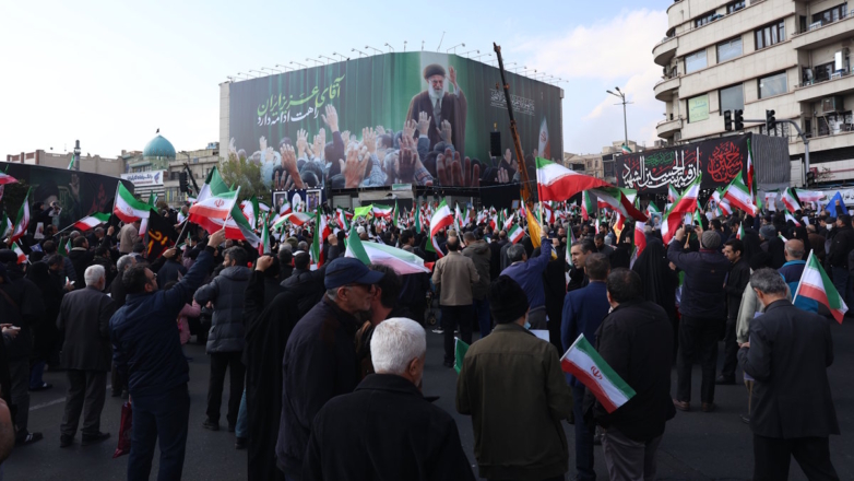 Иранцы присягают на верность новому верховному лидеру