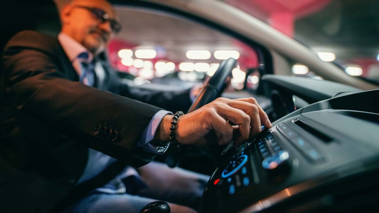 О штрафе за громкую музыку в машине предупредили россиян