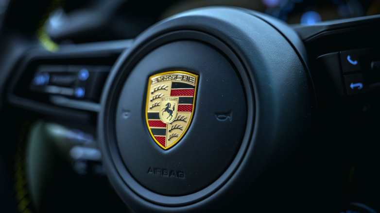 Прибыль Porsche рухнула за год на 92,7%