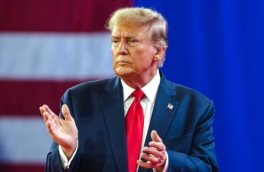 Трамп рассказал об атаке Ирана на авианосец США "с 17 разных сторон"