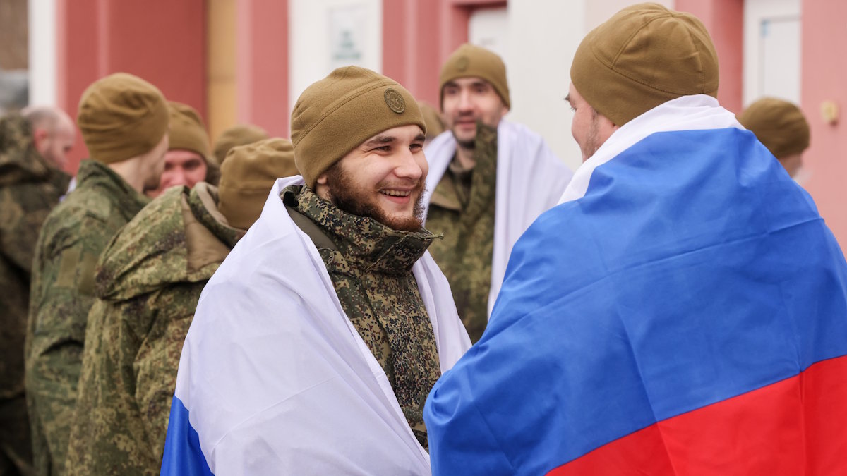 Встреча российских военнослужащих, вернувшихся из украинского плена (архивное фото)