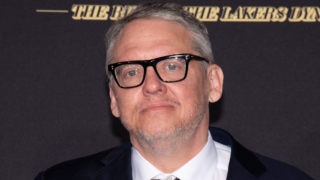 Режиссер фильма "Не смотрите наверх" Адам МакКей снимет комедийный сай-фай