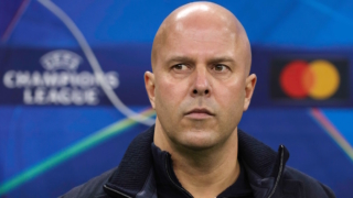 Владельцы "Ливерпуля" не планируют увольнять Арне Слота, несмотря на протесты фанатов