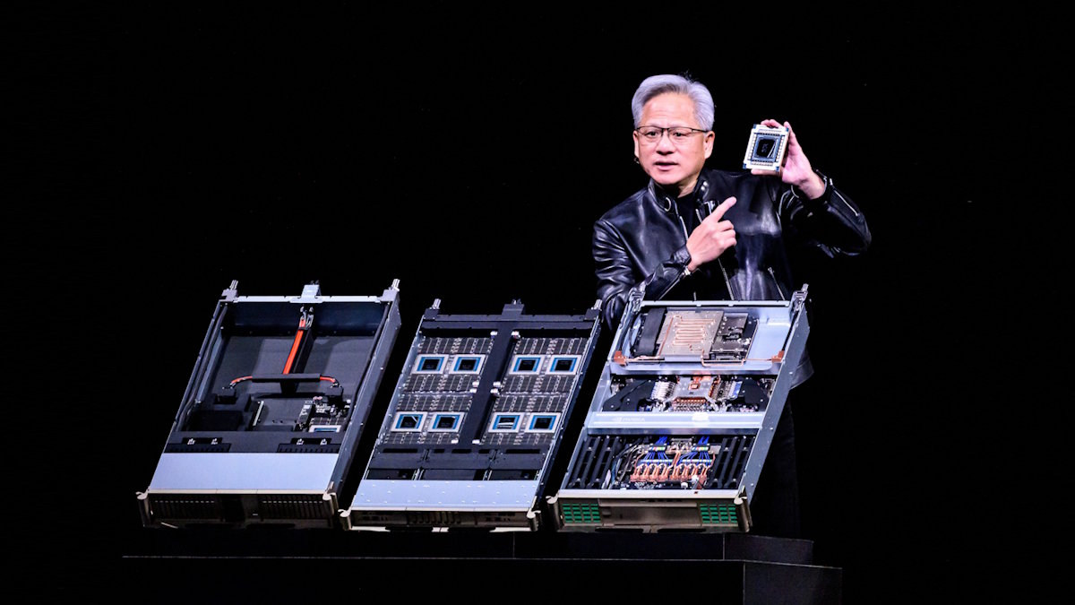 Президент и главный исполнительный директор Nvidia Дженсен Хуанг представляет графический процессор Rubin и центральный процессор Vera
