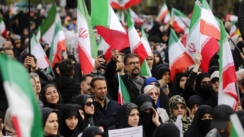 Иранцы выстроили живые цепи у энергообъектов, по которым могут ударить США