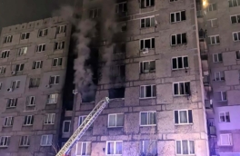 Семья погибла при пожаре в многоэтажке в Калининграде, огонь тушили 53 спасателя