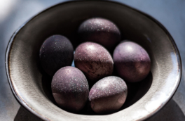 Как сделать разноцветные мерцающие яйца на Пасху: простой лайфхак, о котором многие не догадываются