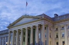 США потребовали от граждан лицензию на уплату "налога на выход" при продаже активов в РФ