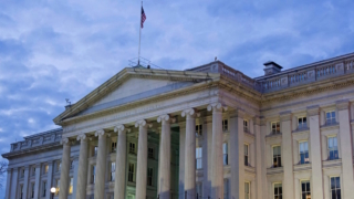 США потребовали от граждан лицензию на уплату "налога на выход" при продаже активов в РФ