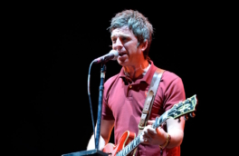 Гитару лидера группы Oasis выставят на аукционе