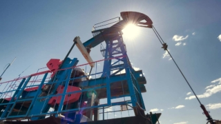 "Восьмерка" ОПЕК+ нарастит добычу нефти на 206 тыс. баррелей в сутки