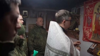 Благодатный огонь из Иерусалима доставили к бойцам в ДНР военным бортом