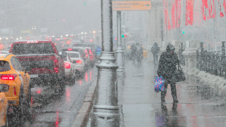 Зима придет в Москву на 3 дня: синоптик предупредил о снегопадах и сильной гололедице