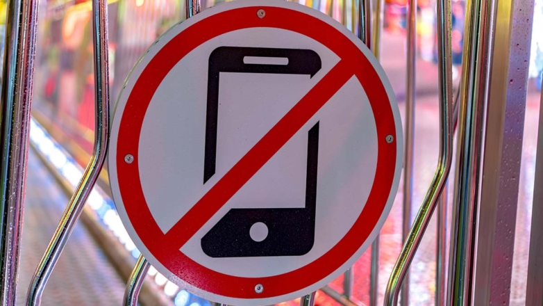 В США увеличилось число баров и ресторанов, где запрещено пользоваться телефонами