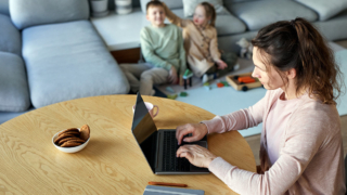 Принимать заявления на новую семейную выплату начнут с 1 июня: кто ее сможет получить