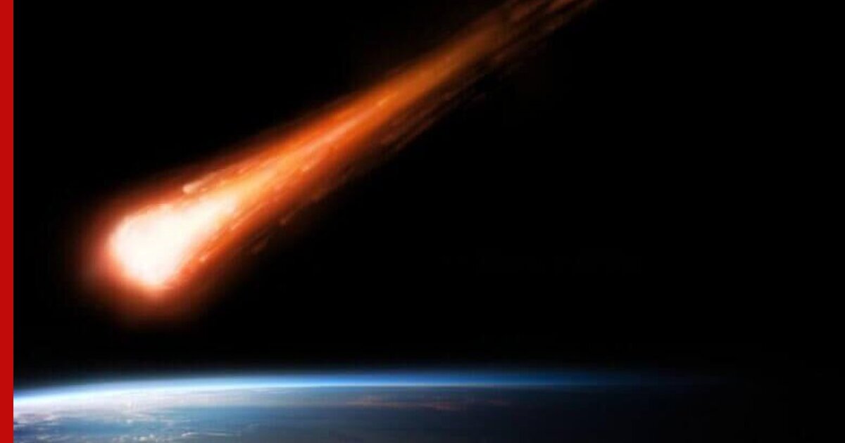 Какая комета приближается к земле. Комета врезается в землю. Астероид врезается в землю. Конец света астероид столкнется с землей. Метеорит соприкасается с землей.