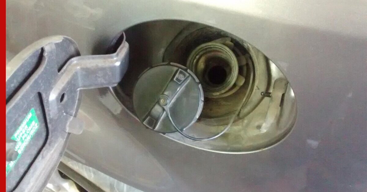 Как слить бензин из бака мазда премаси