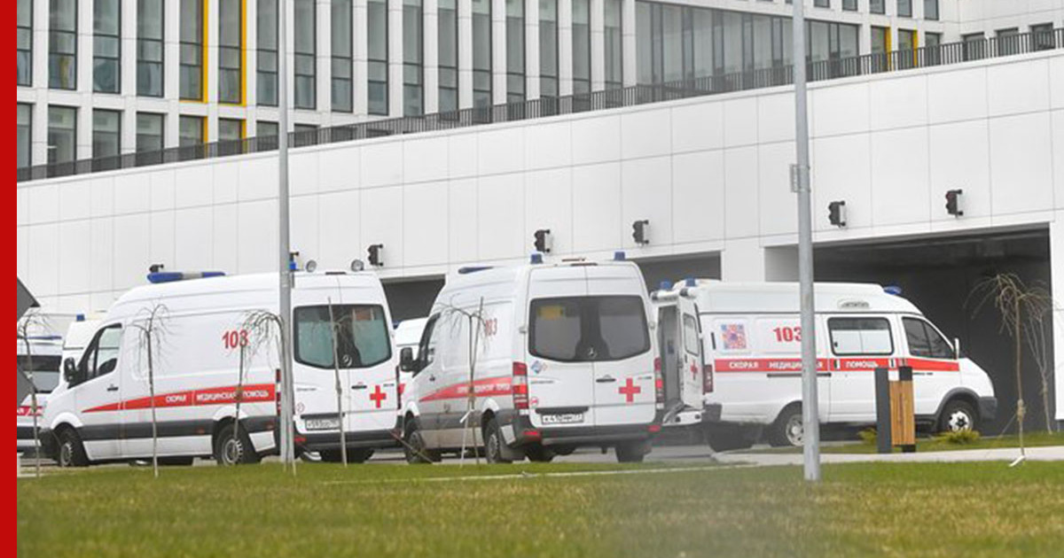 очередь скорой помощи в спб. семью левковых госпитализировали. с пучкова. в москве скорые с пневмонией. китайский реанимобиль.