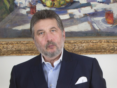 «Редких русских вещей мало – за ними идет охота»